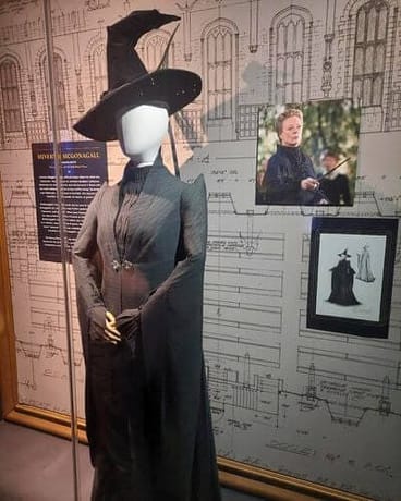 Harry Potter-5-2 a Harry Potter mannequin representative of a character form the movie dressed in a gray robe and black hat